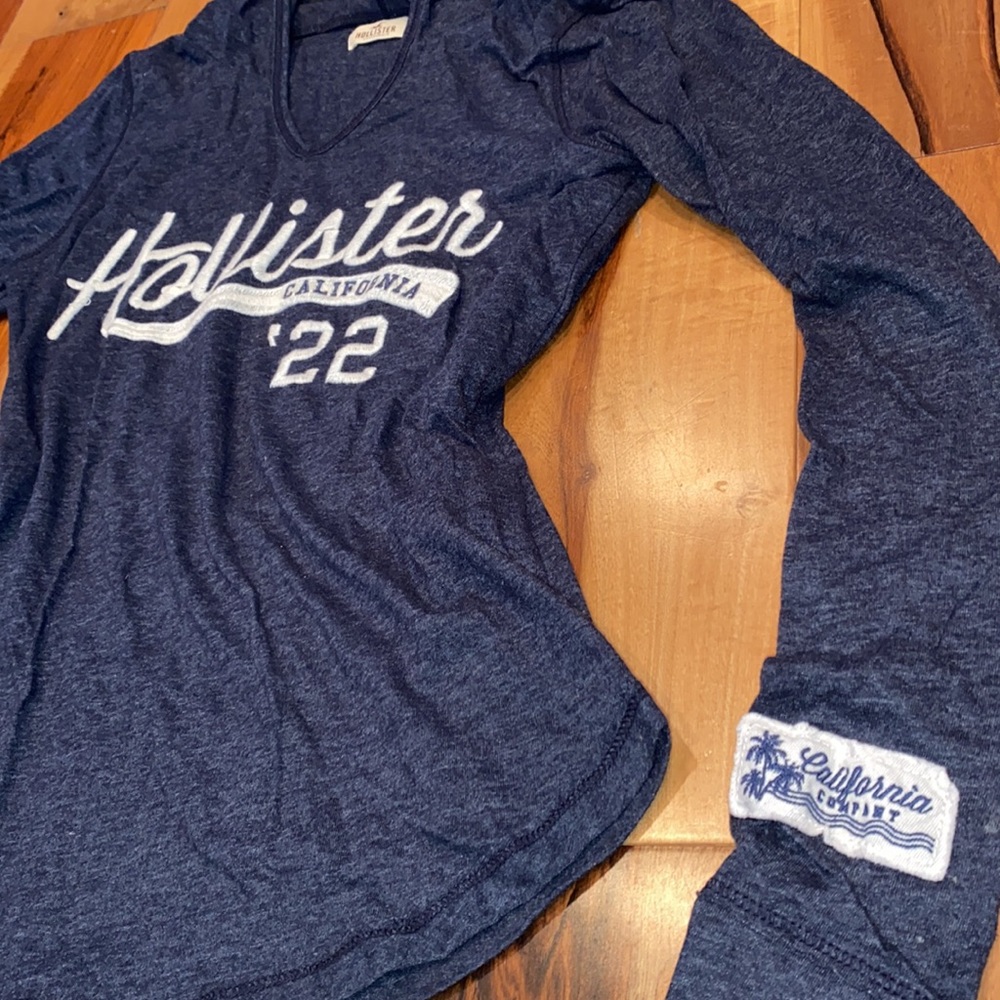 NWOT~ HOLLISTER EMBROIDERED LONG SLEEVE HOODED TEE~ WOMENS SMALL - Y2K - Picture 2 of 5